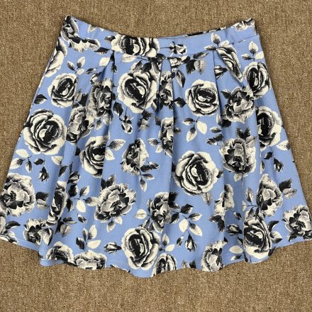 BooHoo gumis derekú szoknya